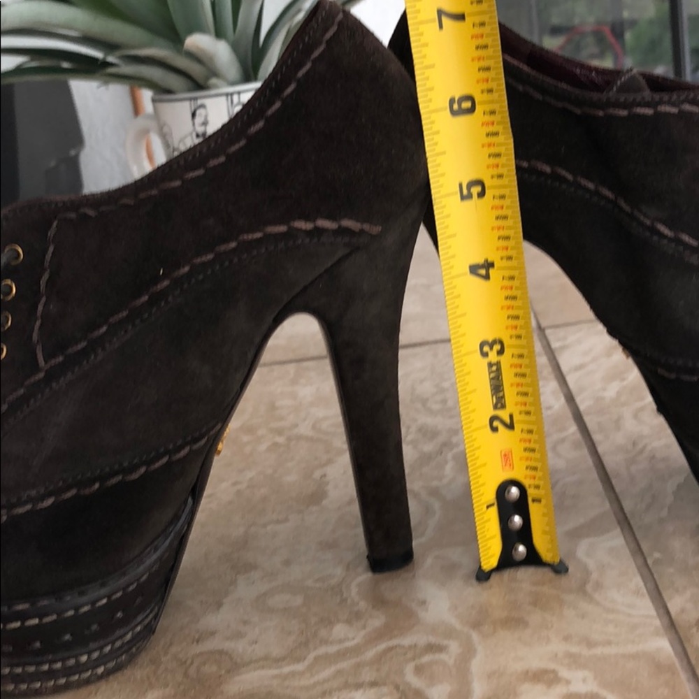 Prada - Picture 3 of 7